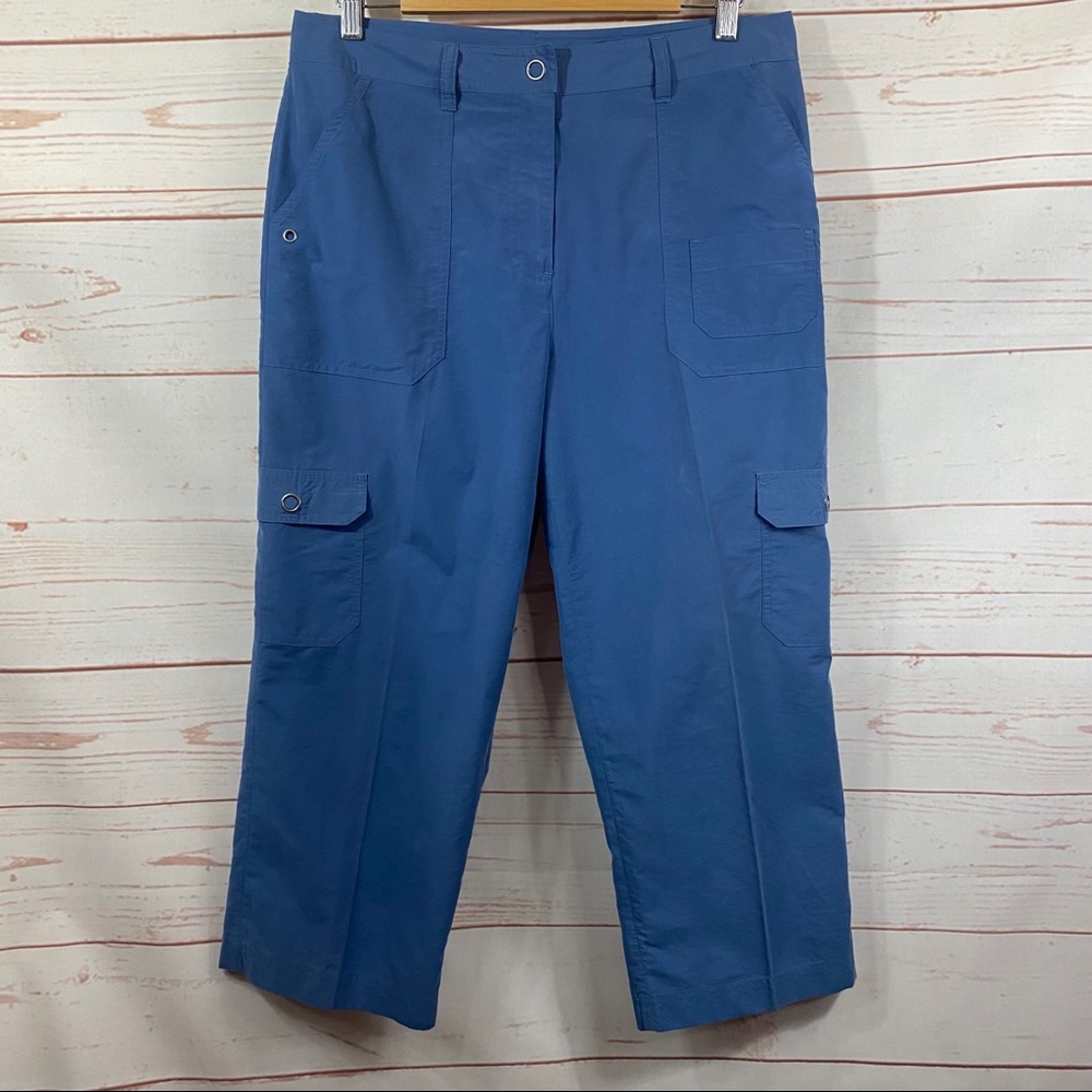 Chico’s Cargo Style 7 Pocket Capri Pant